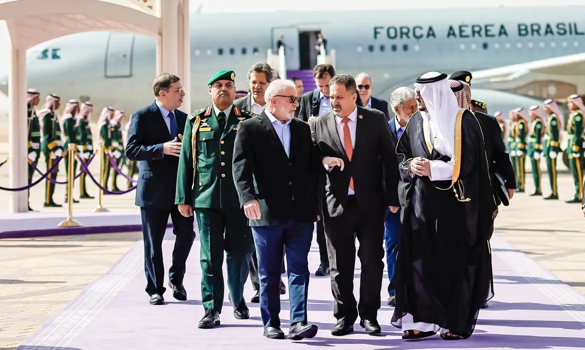 Lula desembarca na Arábia e leva projetos de investimento