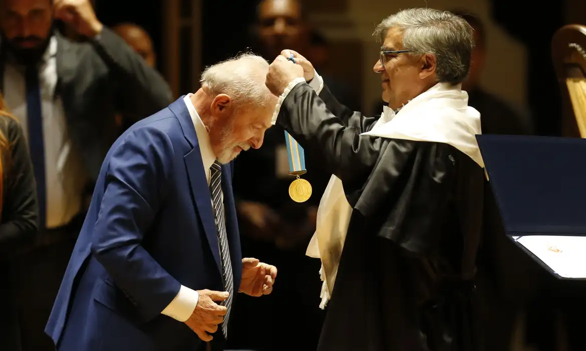 Lula participa de comemoração de 90 anos da USP e recebe medalha Armando de Salles Oliveira