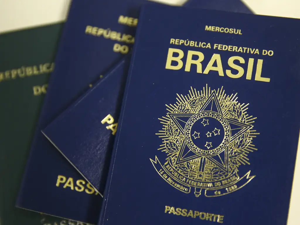 Exigência de visto para Austrália, Canadá e EUA pelo Brasil começa dia 10