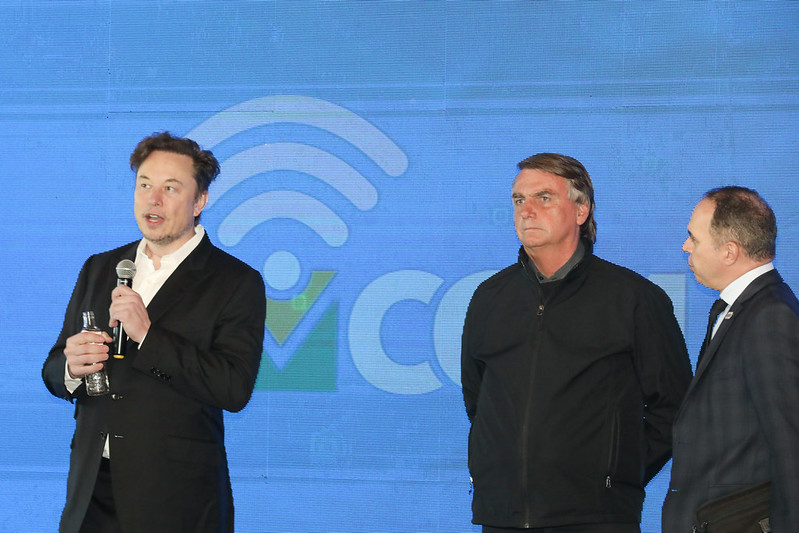 Bolsonaro aproveita embate com STF para anunciar entrevista com Elon Musk