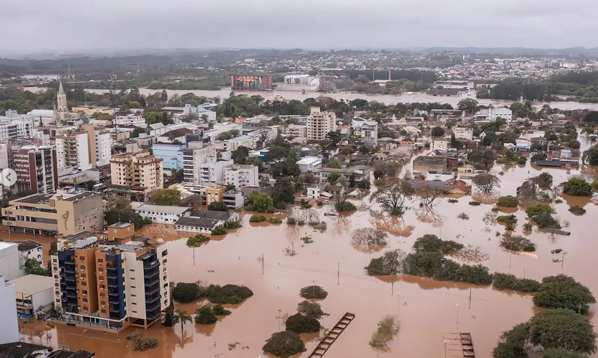 Enchentes no Rio Grande do Sul: omissão imperdoável do Governador e do prefeito