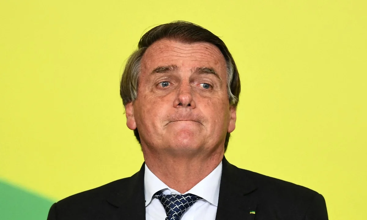 Bolsonaro tem medo de ser preso e admite se refugiar em embaixada