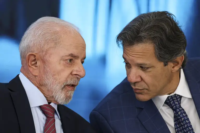 “90% do Mercado Financeiro Reprova Governo Lula; Haddad Recebe 41% de Aprovação”