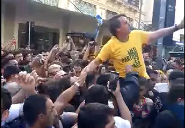 Bolsonaro foi esfaqueado em um ato de campanha em Juiz de Fora - Reprodução redes sociais