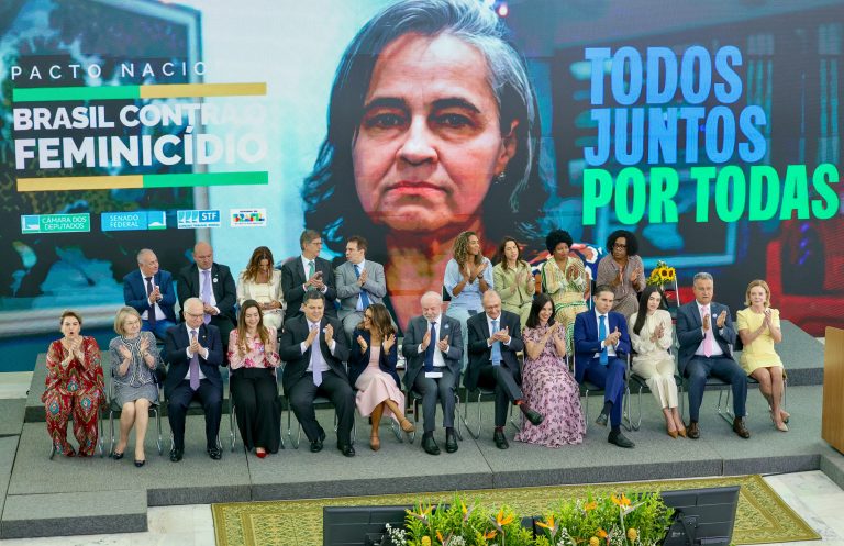 Três Poderes firmam pacto histórico para enfrentar o feminicídio e fortalecer proteção às mulheres no Brasil