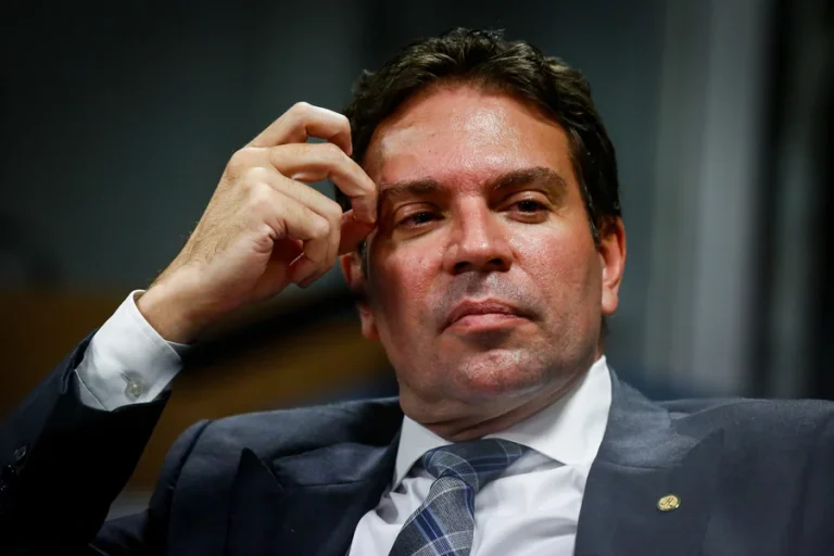 Ex-deputado Alexandre Ramagem, condenado por tentativa de golpe de Estado, é preso nos EUA