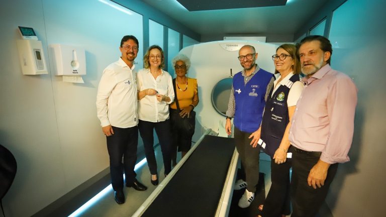 Saúde móvel: Porto Alegre recebe unidade de tomografia para reduzir filas e agilizar diagnósticos pelo SUS