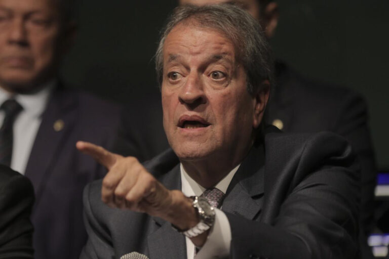 CORRESPONDENTE POLÍTICO | Valdemar volta ao comando da campanha de Flávio