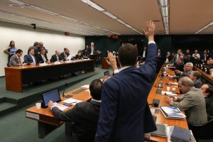 CORRESPONDENTE POLÍTICO | Como salvar a democracia brasileira