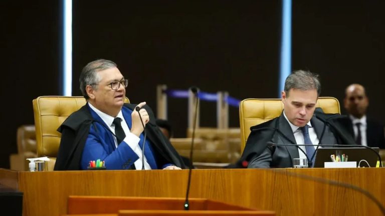 Flávio Dino e André Mendonça durante sessão no Supremo Tribunal Federal