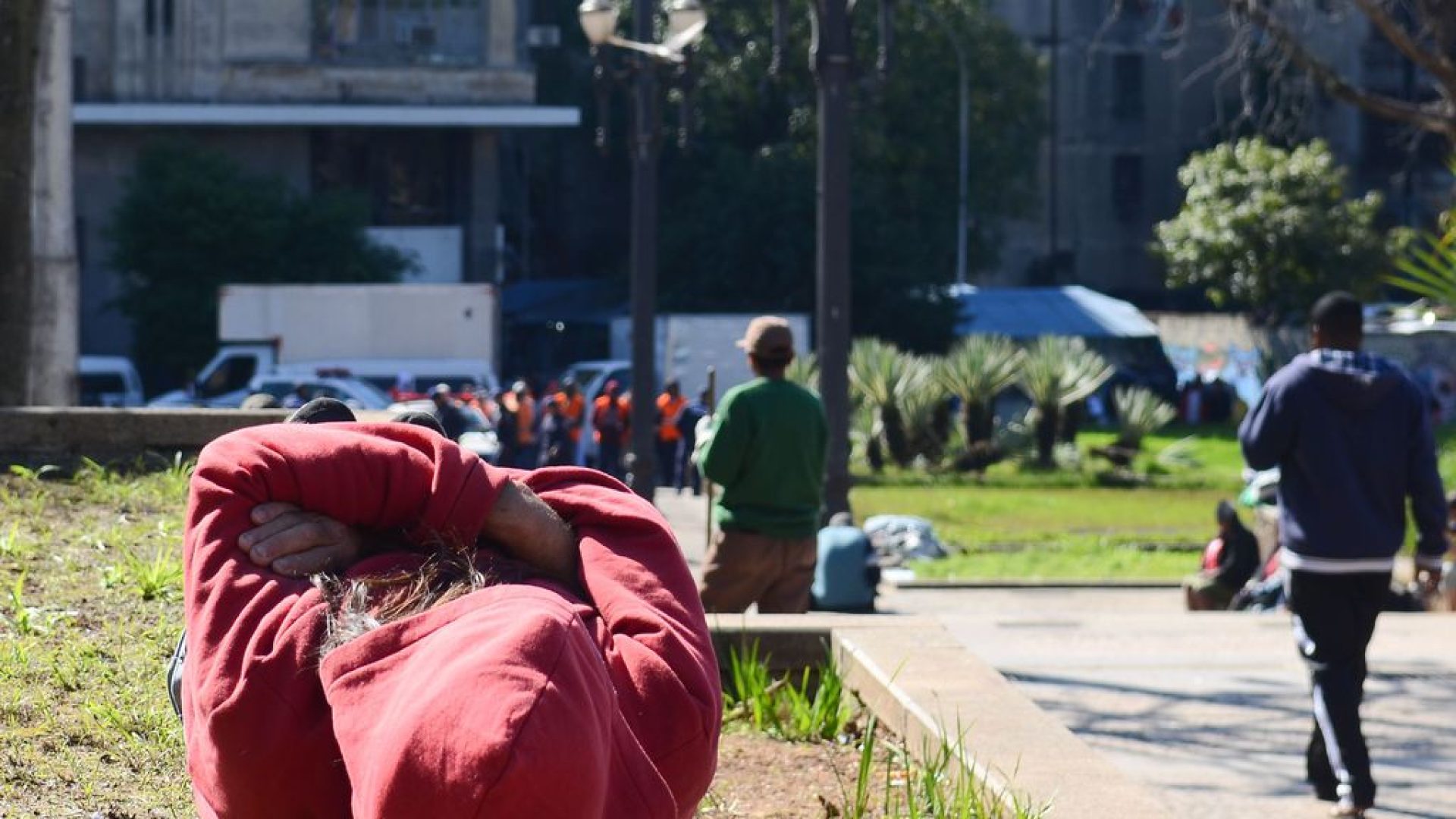 São Paulo - Pessoas em situação de rua na Praça da Sé, região central.(Rovena Rosa/Agência Brasil)
