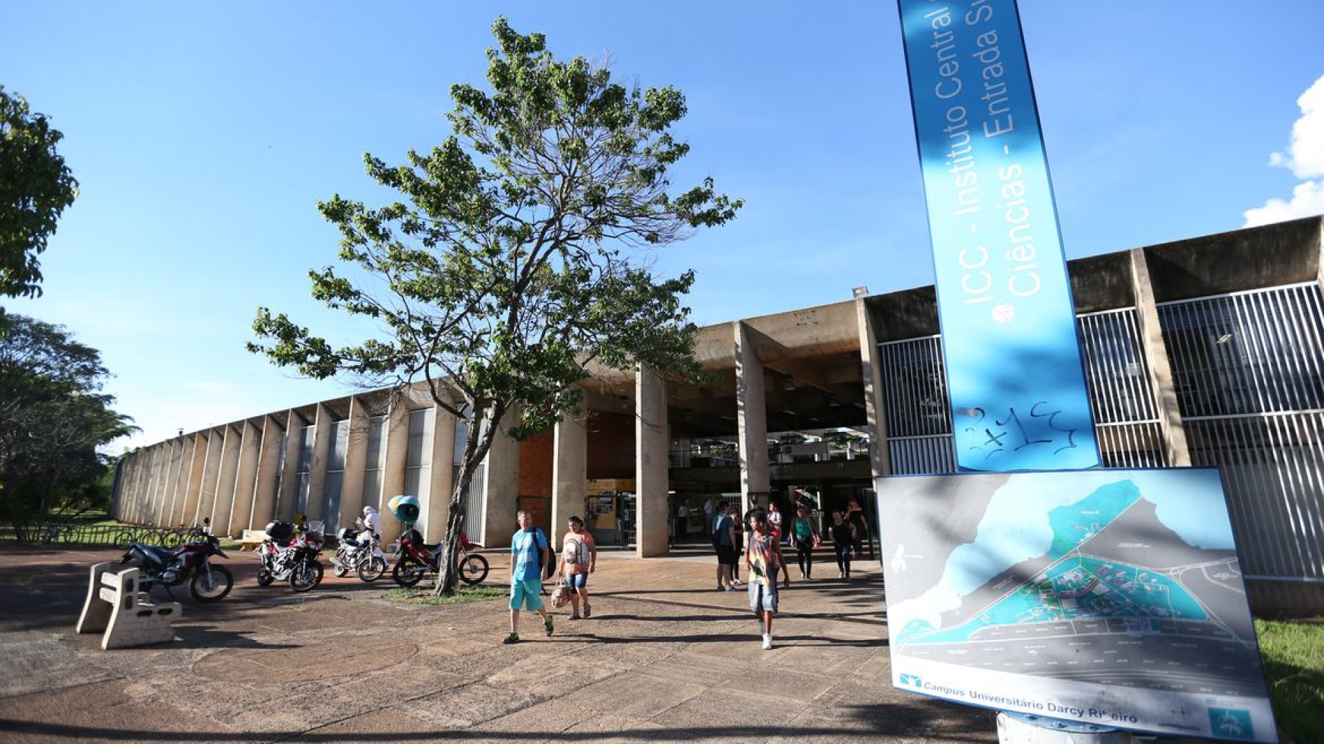 Brasília - Incluída no rodízio de abastecimento do DF, a Universidade de Brasília (UnB) está tomando medidas para reduzir o consumo de água, a instituição chegou a adiar o início das aulas no principal campus da instituição em função do racionamento (Fabio Rodrigues Pozzebom/Agência Brasil)