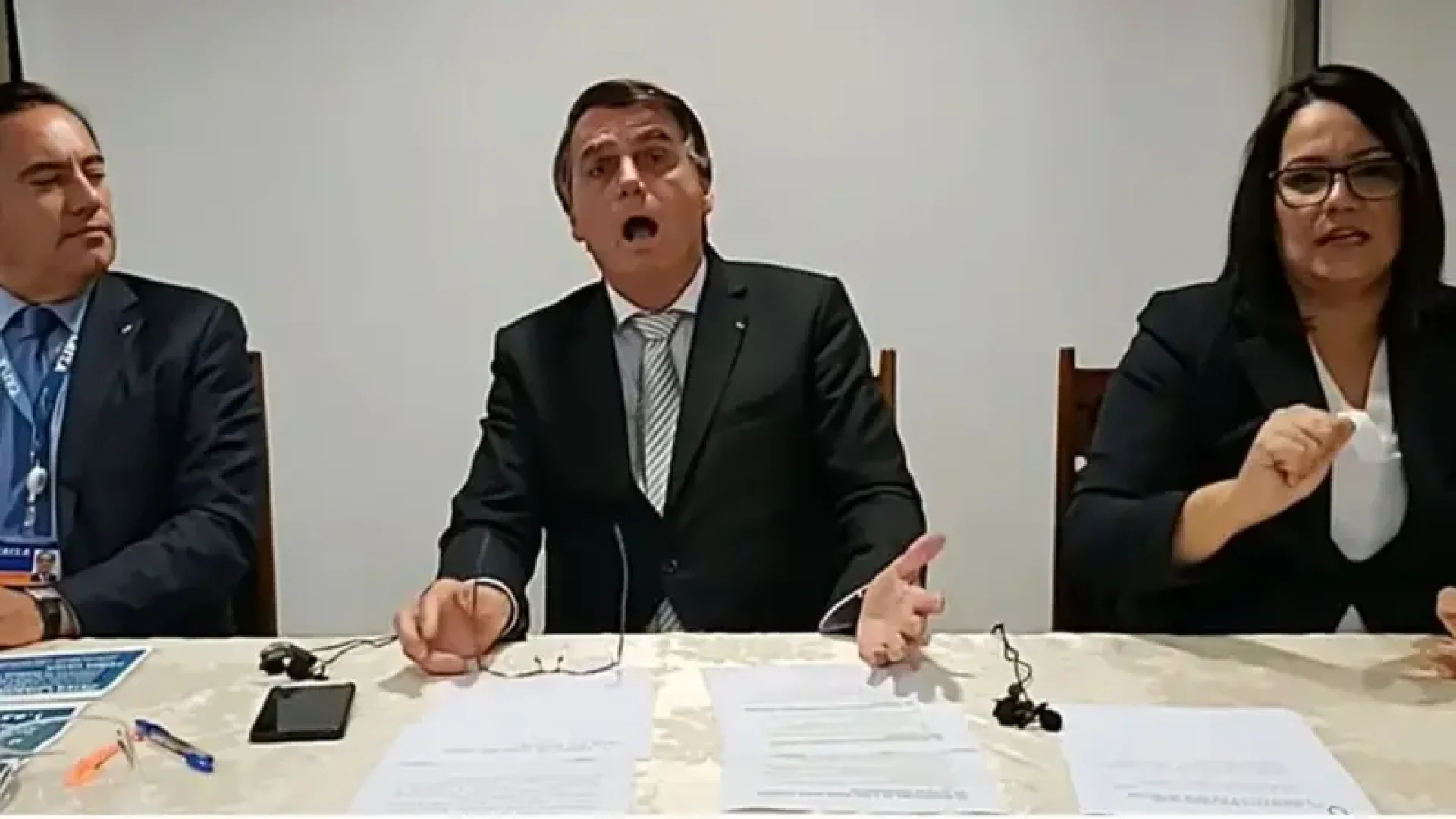 _126931074_bolsonarofaltadear.jpg