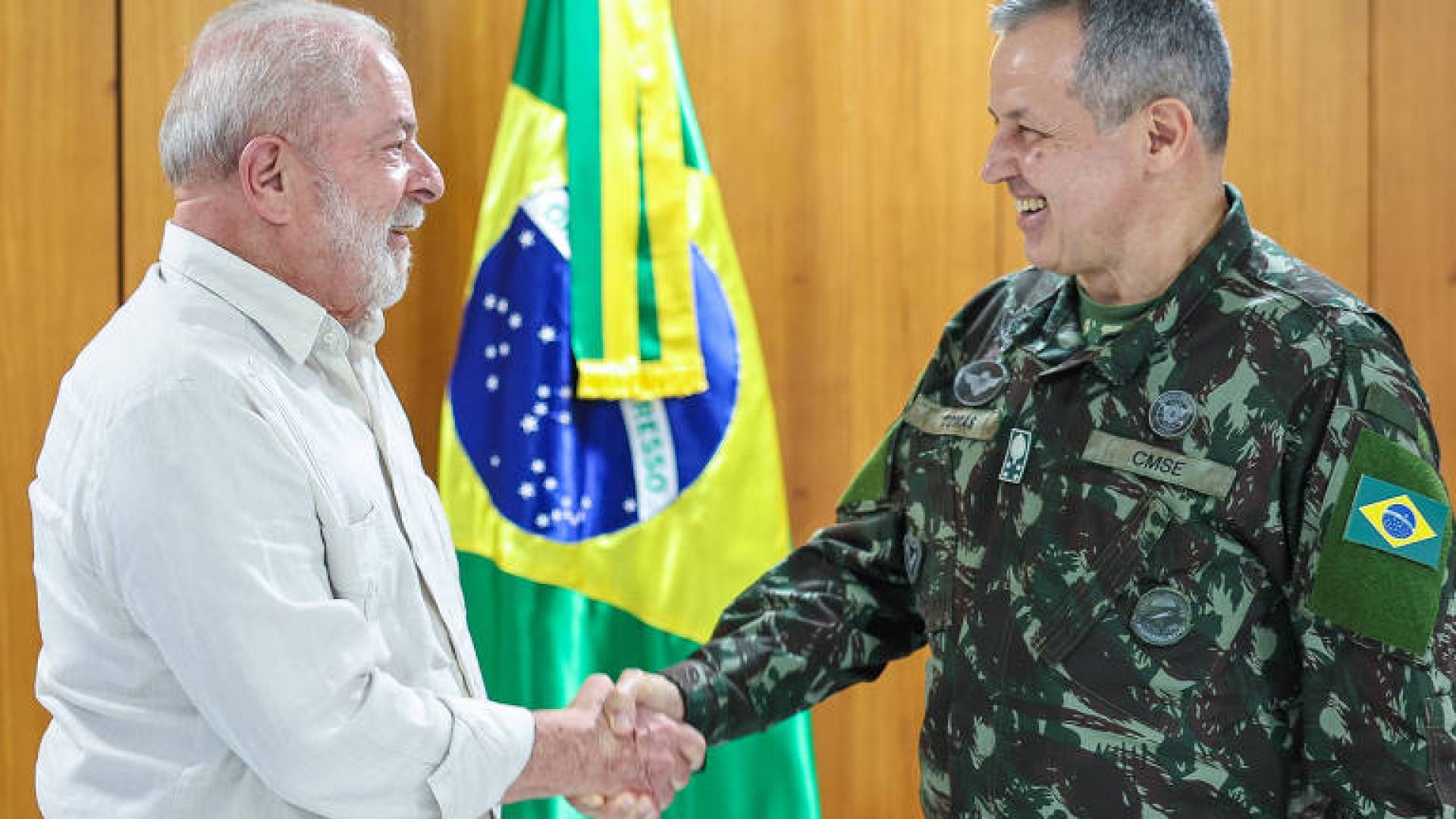 Foto: Lula e o comandante do Exército, general Tomás Ribeiro Paiva - Ricardo Stuckert/divulgação.