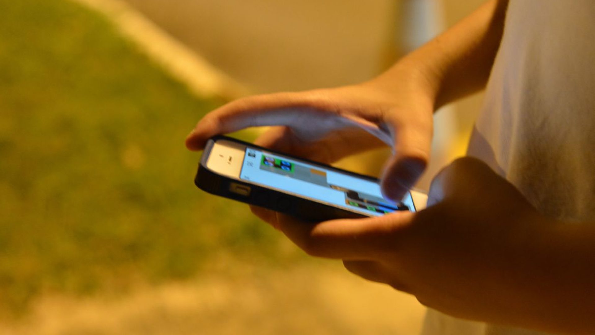 Com o aumento do uso da internet por adolescentes o compartilhamento de fotos íntimas  se tornou um perigo para muitos jovens que não medem os riscos dessa exposição