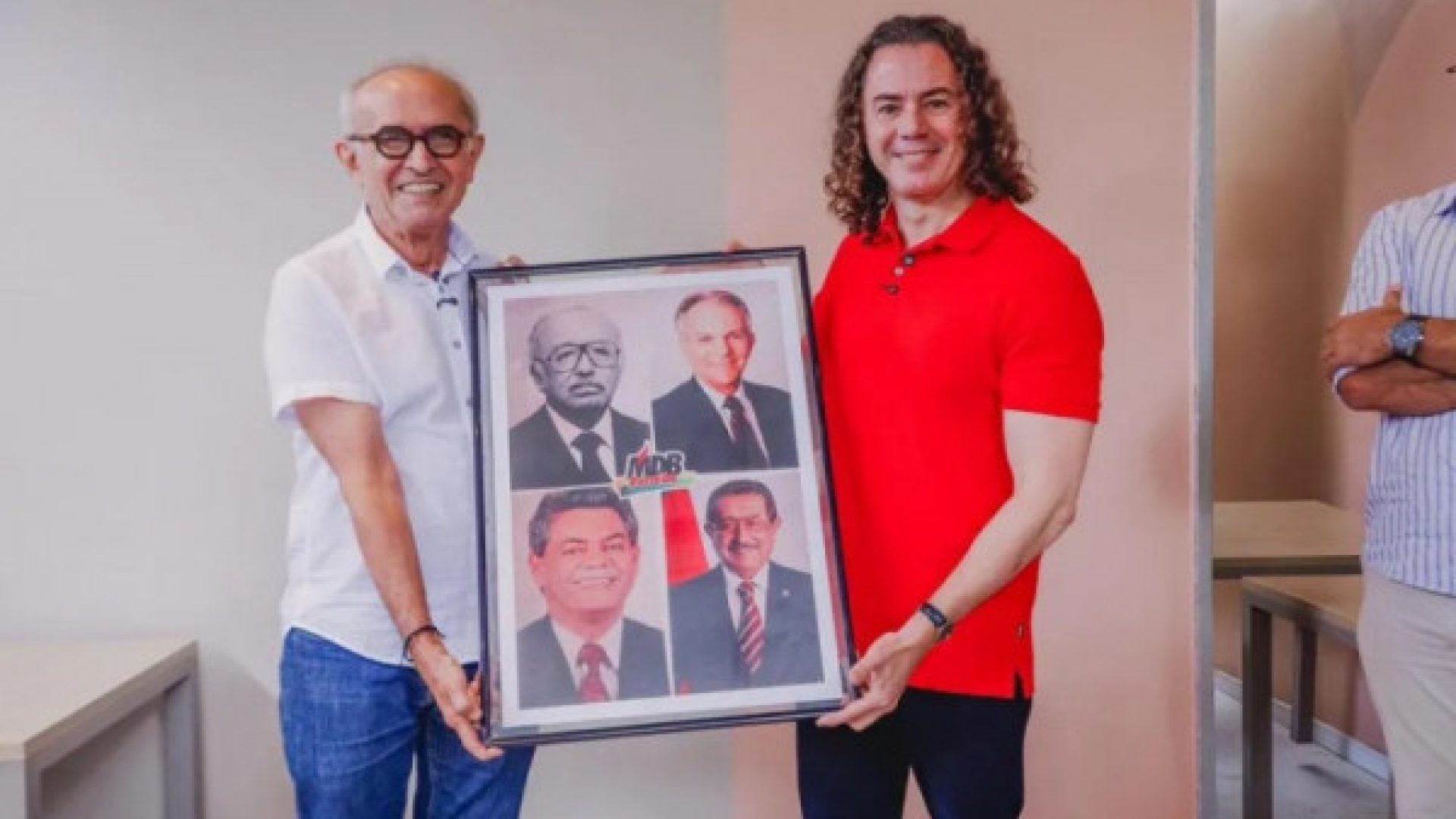 1_cicero_anuncia_filiacao_ao_mdb_para_concorrer_ao_g0021381100202510201025_8-493646