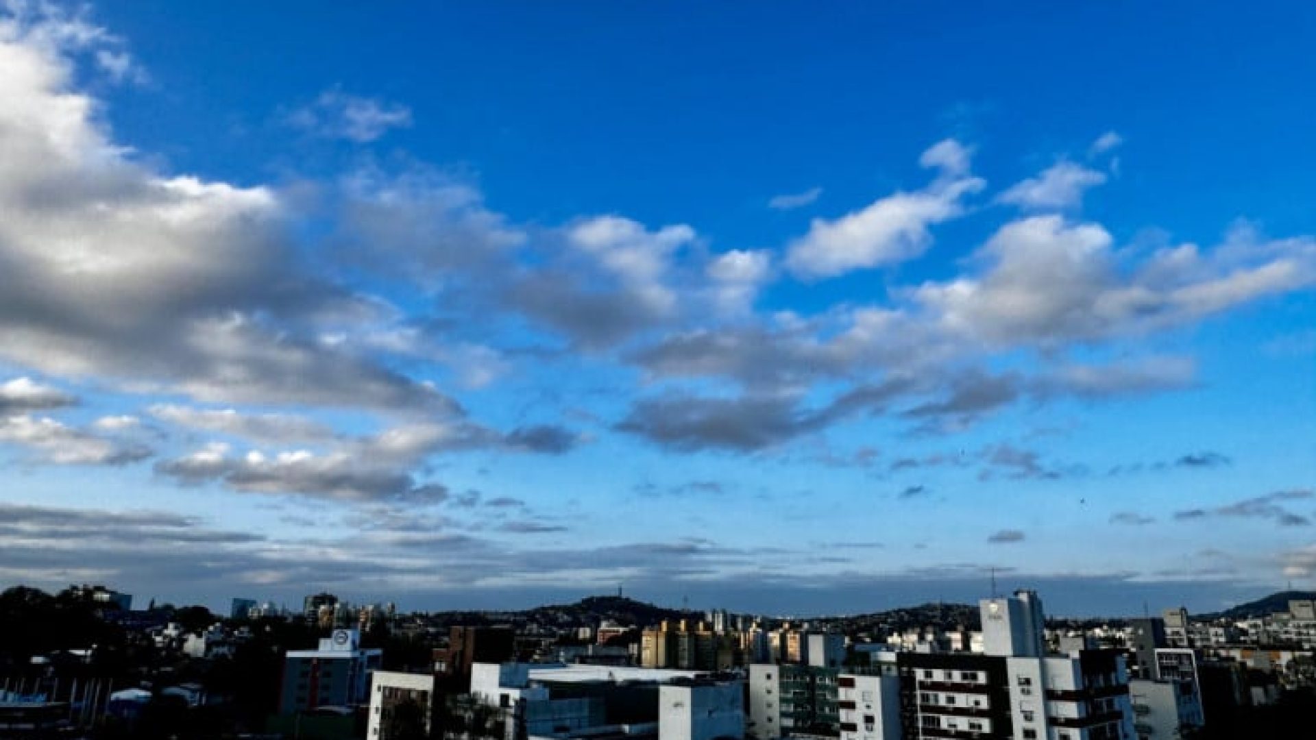 1_geral_clima_ceu_azul_porto_alegre_jornal_do_comercio-10784494
