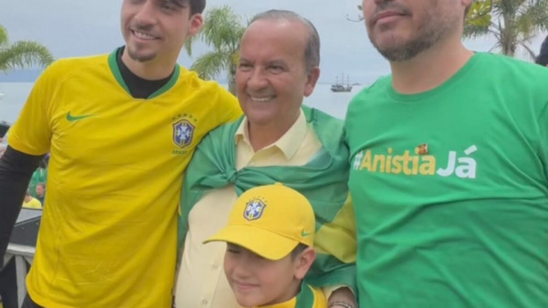 1_jorginho_com_carlos_e_renan_bolsonaro_1024x986-546387