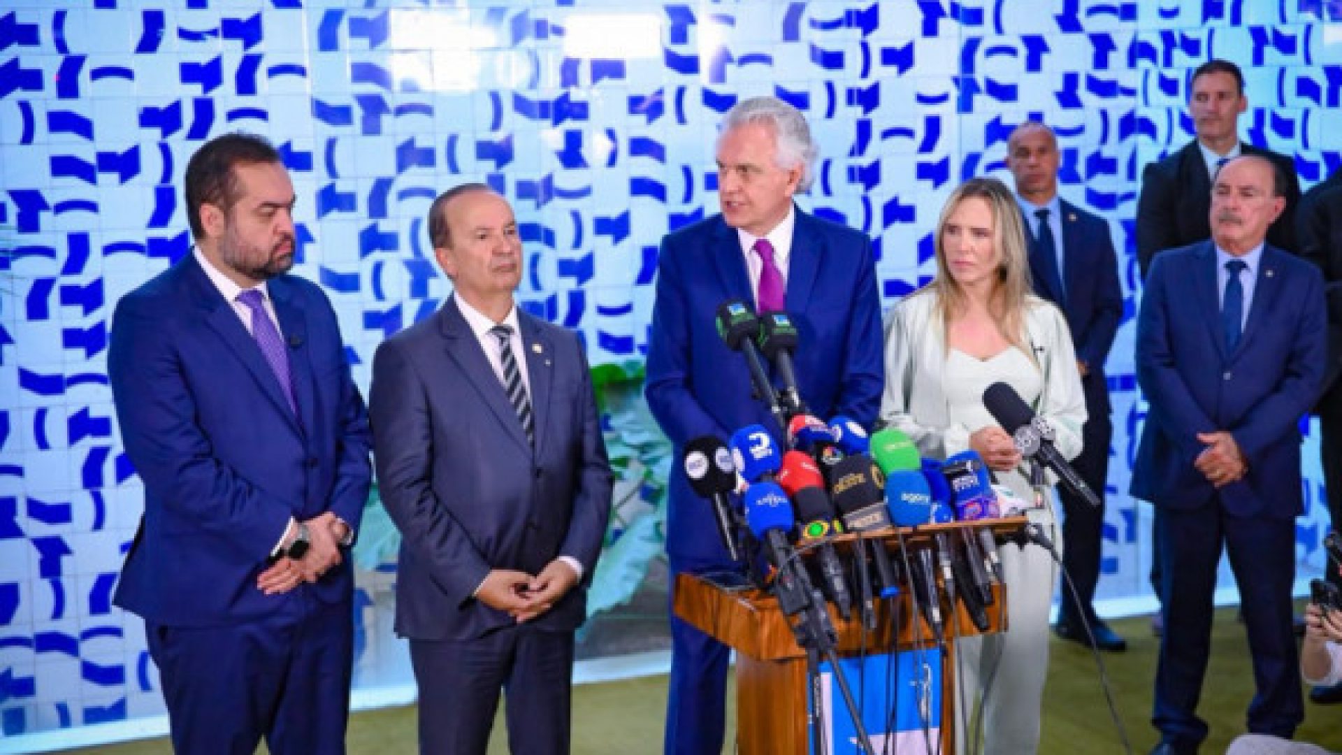 1_whatsapp_image_2025_11_12_at_20_54_55-504500