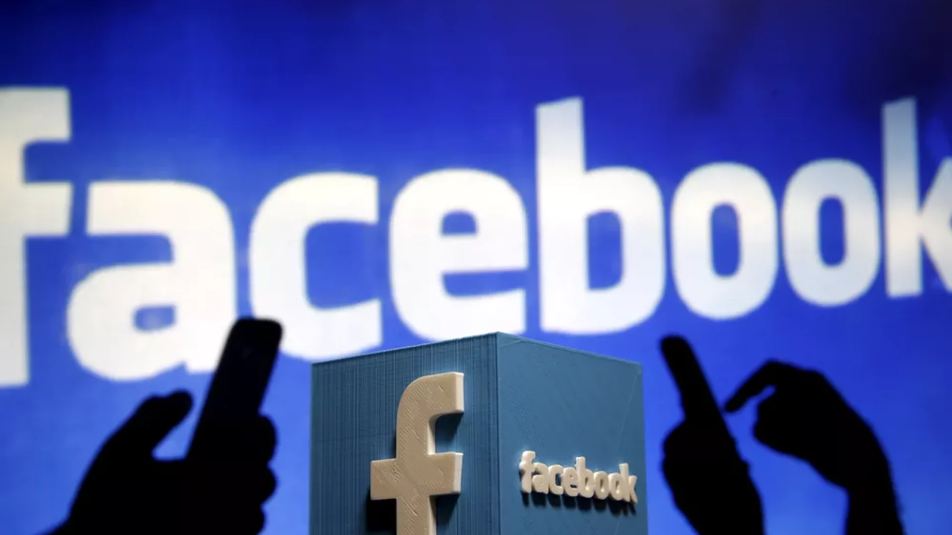 Ilustração em 3D do logotipo do Facebook. — Foto: Dado Ruvic/Reuters