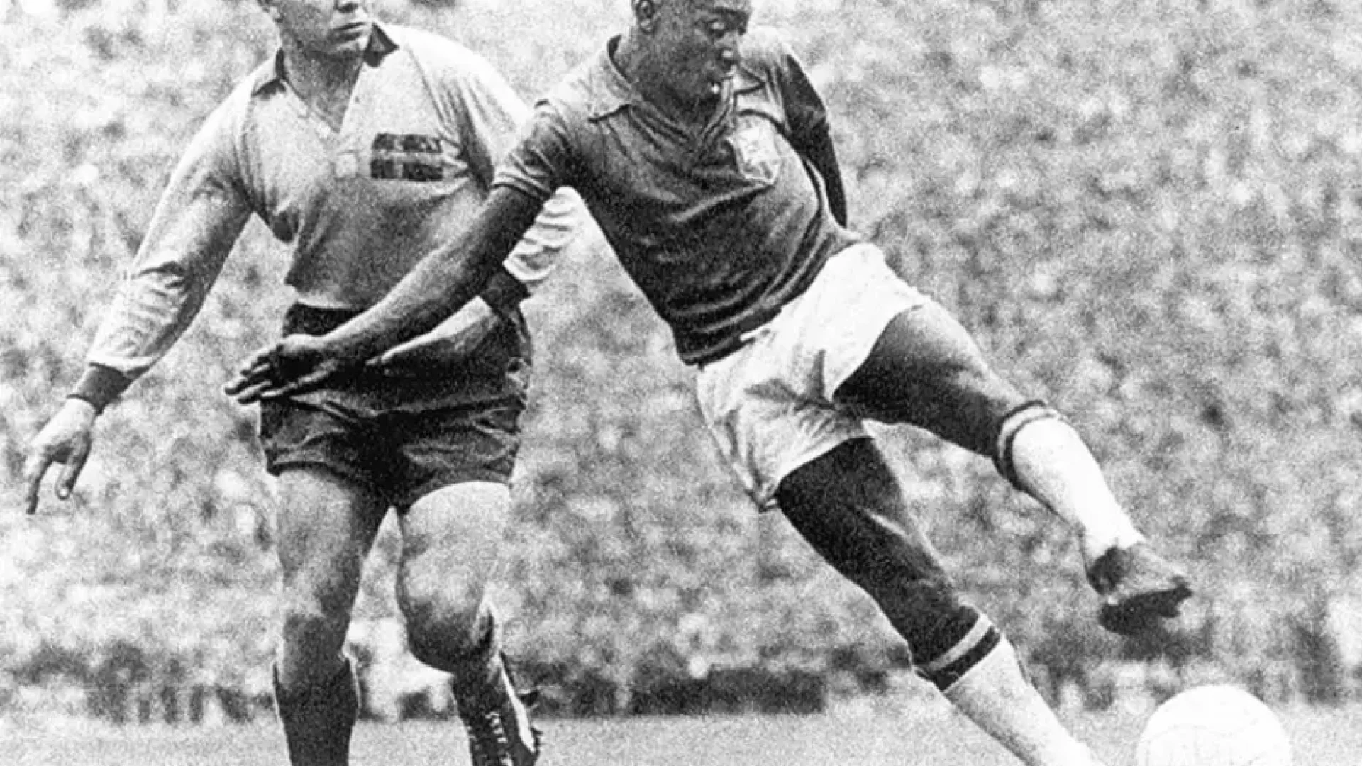Fotos de Pelé, aos 17 anos, disputando final de Copa do Mundo contra a Suécia, em 1958 - WikiMedia Commons.