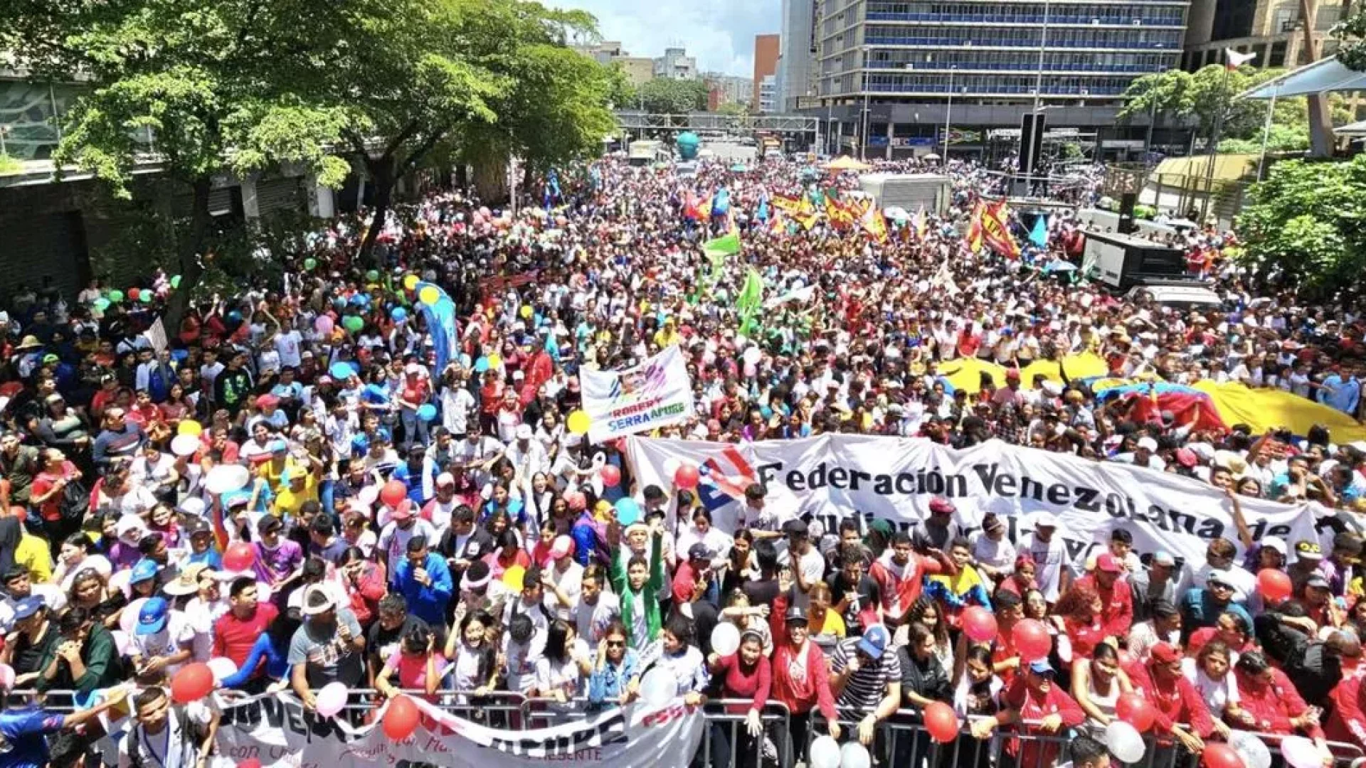 Jovens vão às ruas em apoio ao governo de Nicolás Maduro (Foto: Correo del Orinoco)