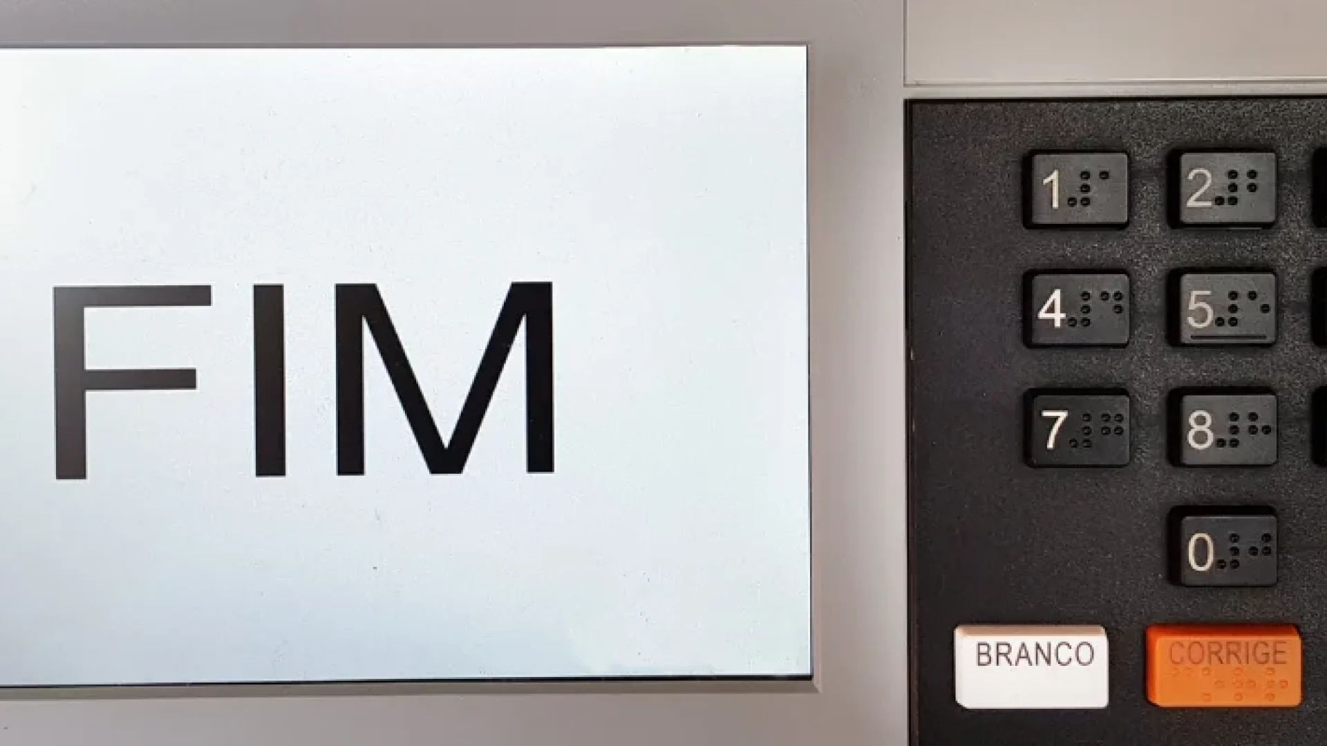 27_11_urna_eletronica_canva