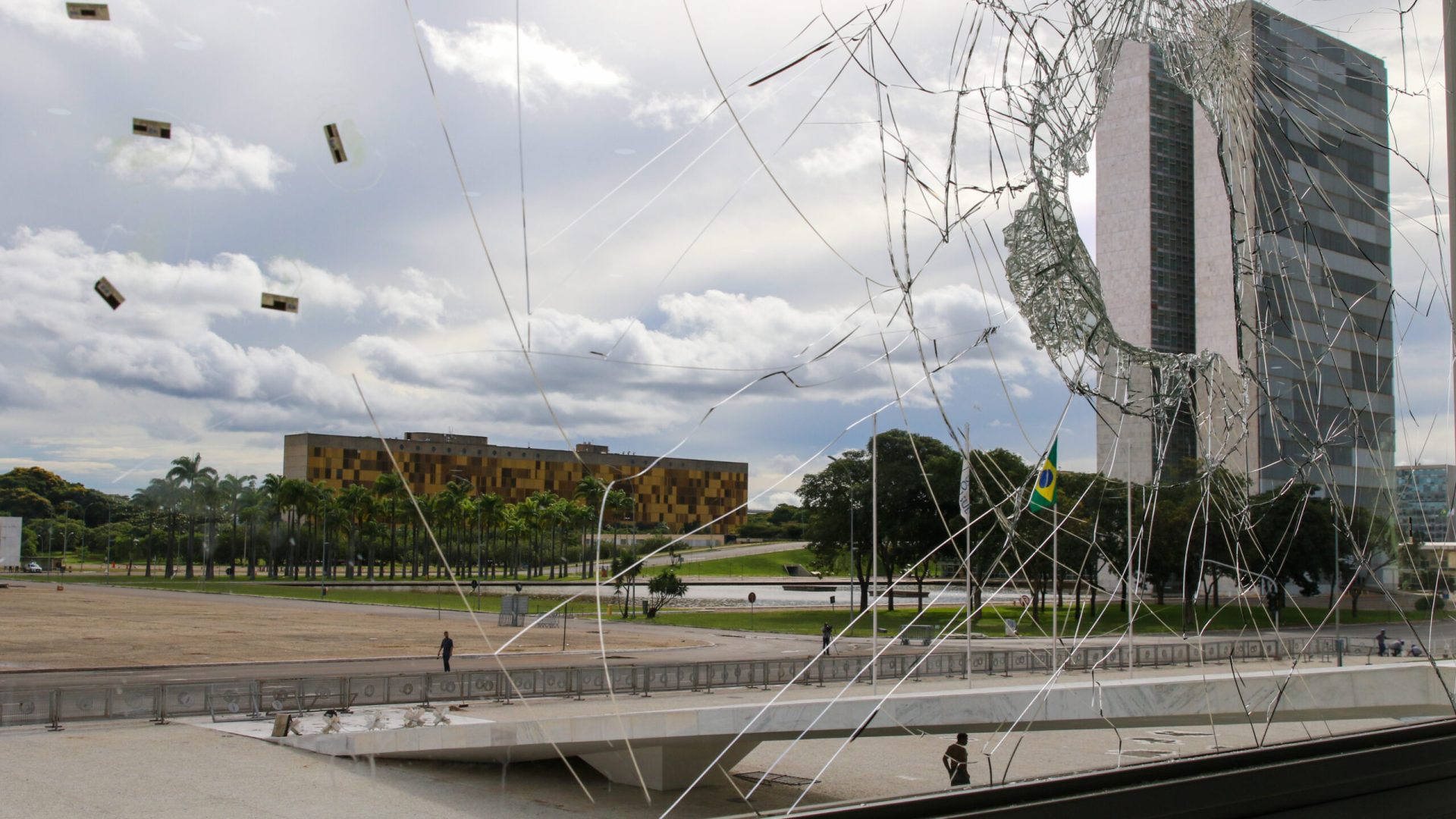Janelas danificadas no Palácio do Planalto após atos terroristas no ultimo domingo