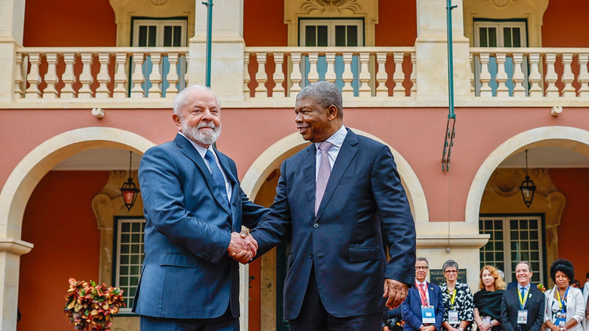 25.08.2023 - Presidente da República, Luiz Inácio Lula da Silva, durante a cerimônia oficial de chegada ao Palácio Presidencial de Angola. Luanda - Angola. 
Foto: Ricardo Stuckert / PR