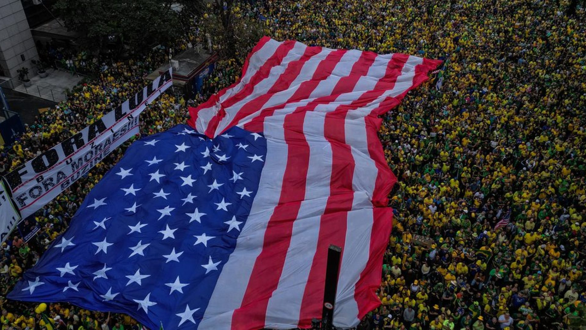 Bandeirão dos EUA na manifestação bolsonarista no 7 de Setembro de 2025 na Avenida Paulista - Redes Sociais