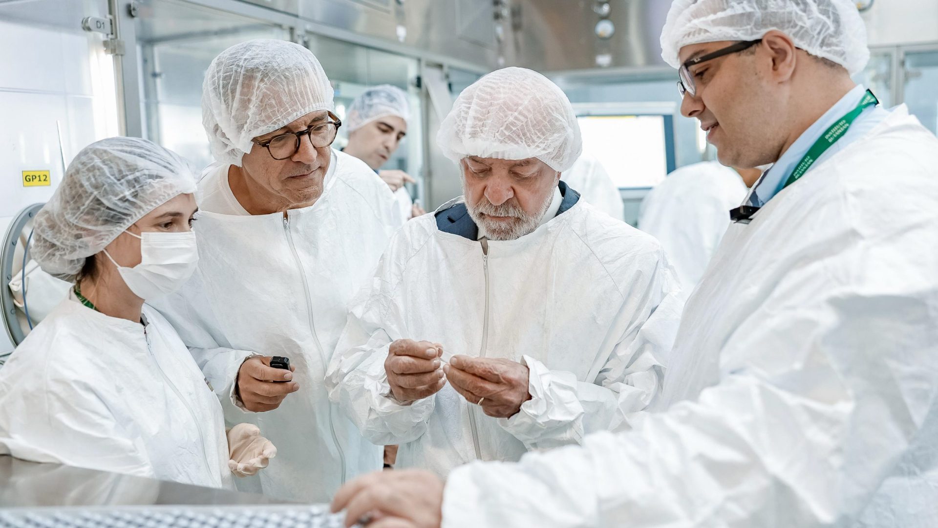 09.02.2026 - Presidente da República, Luiz Inácio Lula da Silva, durante visita ao Centro de Produção de Vacina contra a Dengue (PVD) do Instituto Butantan. São Paulo (SP) - Brasil

Foto: Ricardo Stuckert / PR