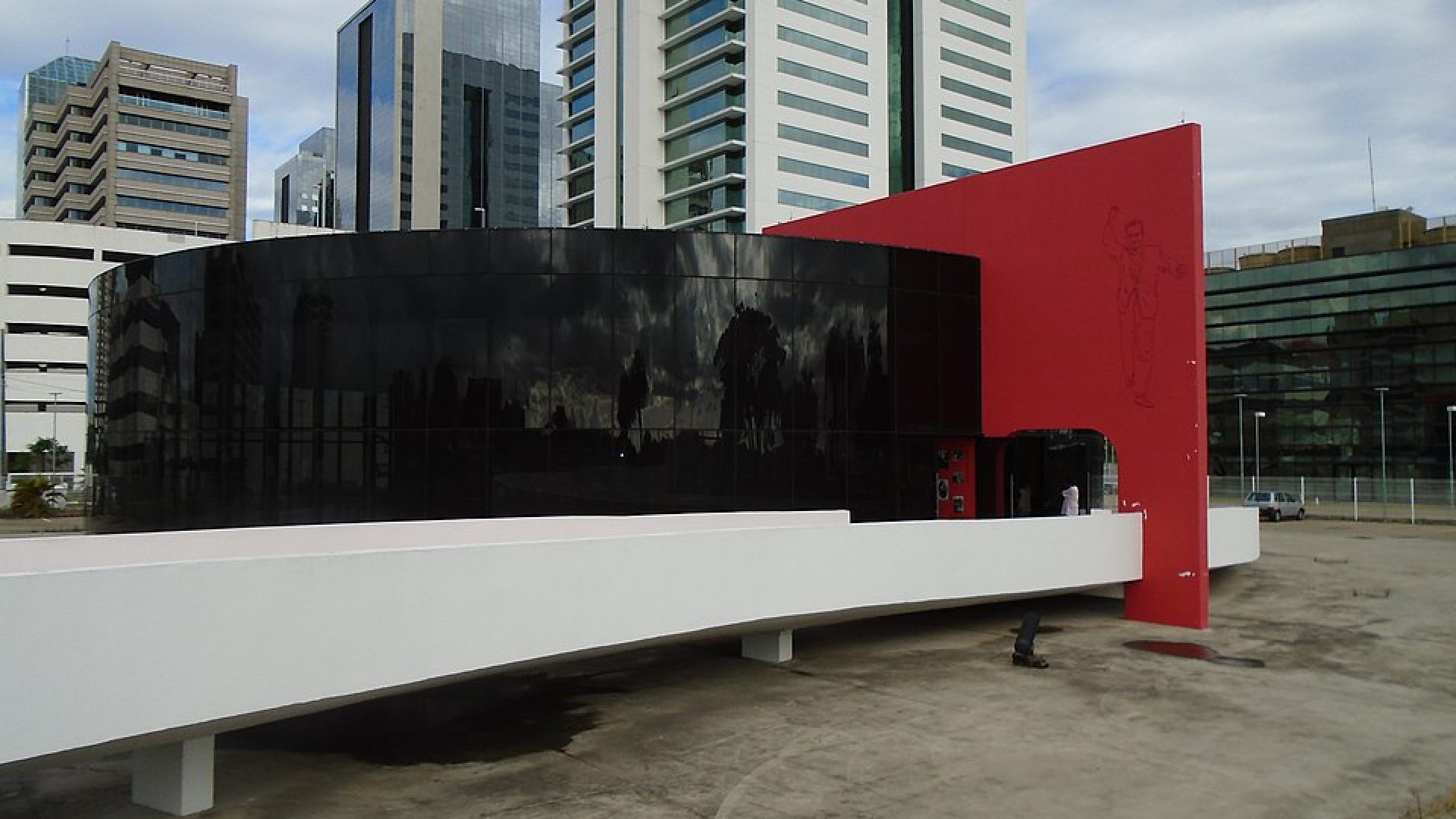 960px-Memorial_Luiz_Carlos_Prestes_(Porto_Alegre,_Brasil)