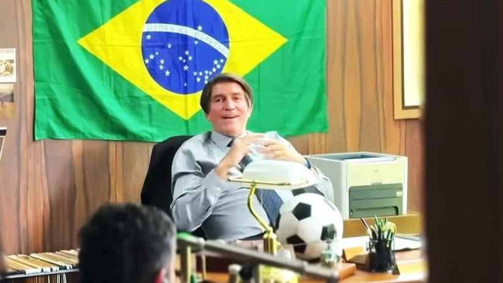 Cena do teaser oficial do filme "Dark Horse" - Divulgação