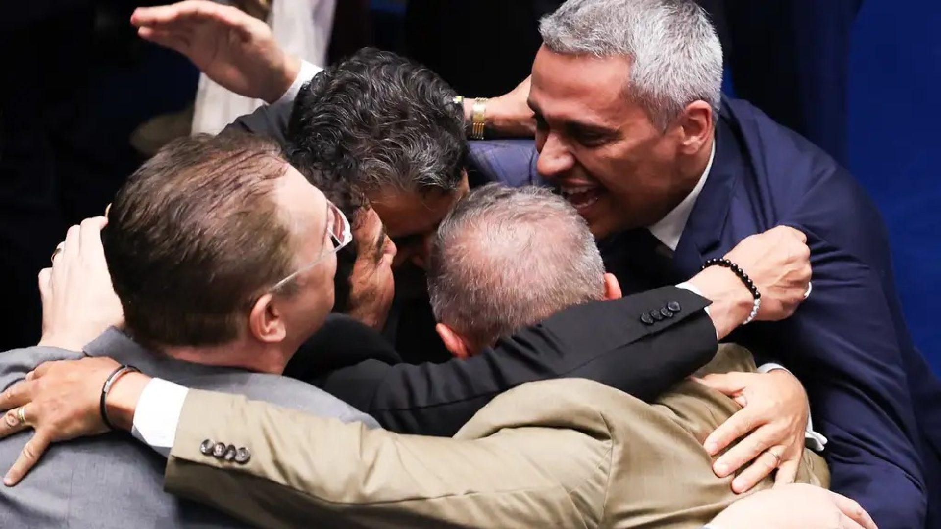 Direitistas comemoram rejeição de Messias