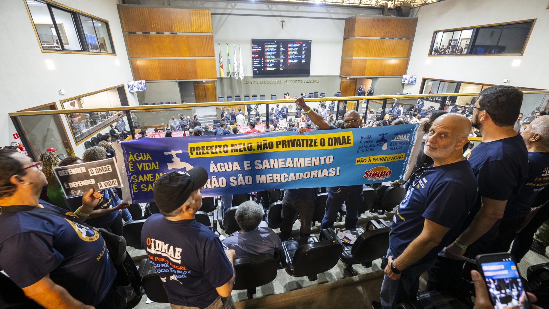 Movimentação nas galerias.