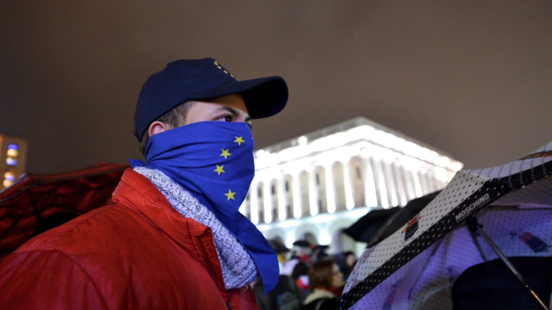 EU_flag_face_mask-1200x800