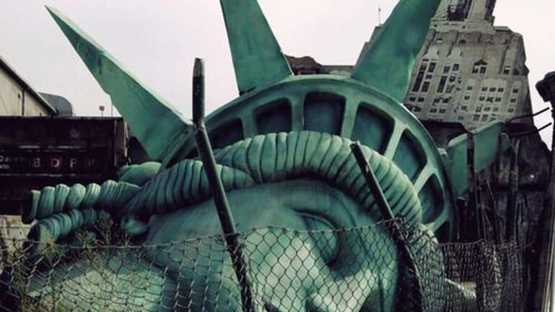 Estátua da Liberdade caída