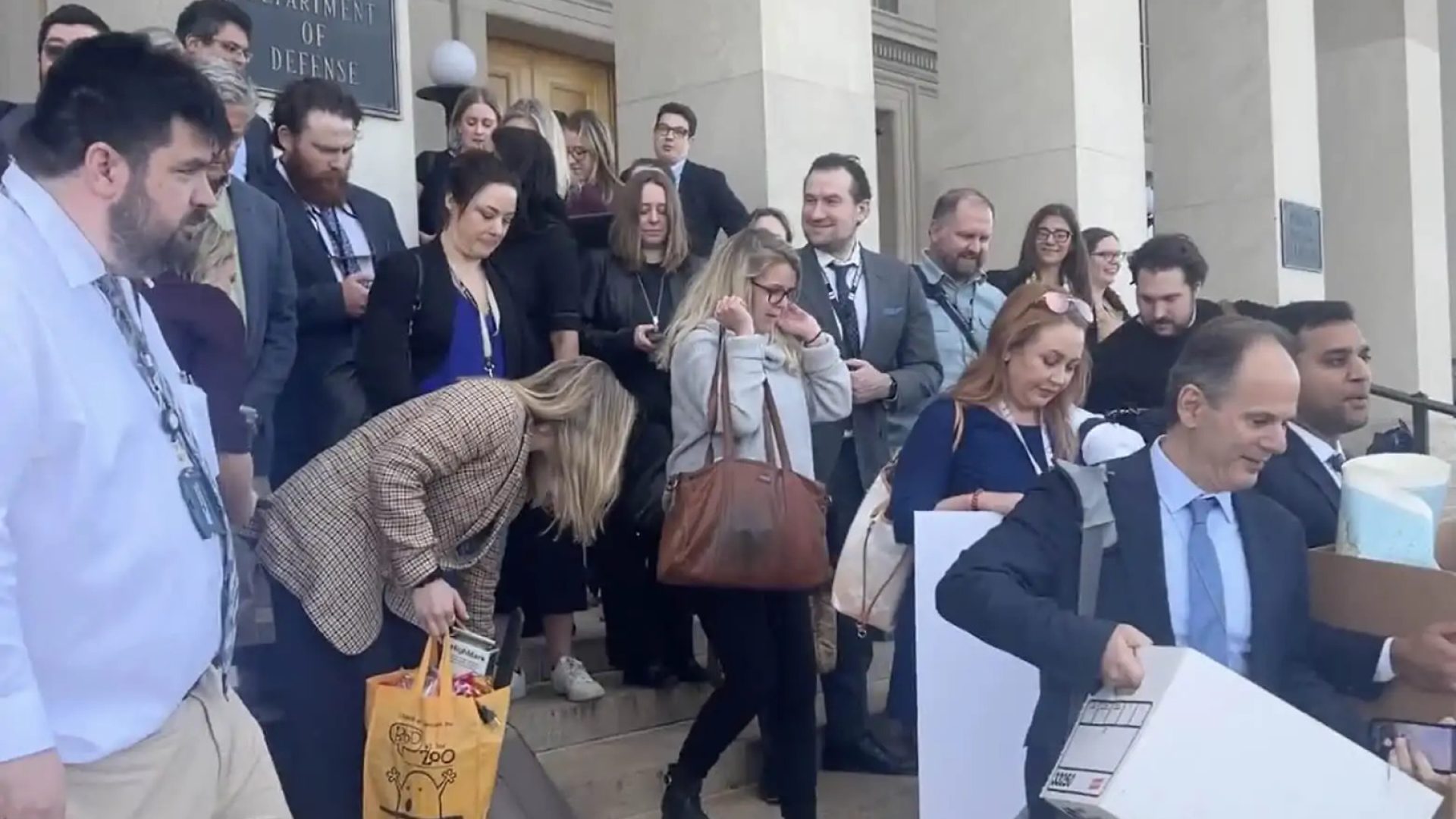 Foto 0011 - Jornalistas deixando o Pentagono - MidiaTalk