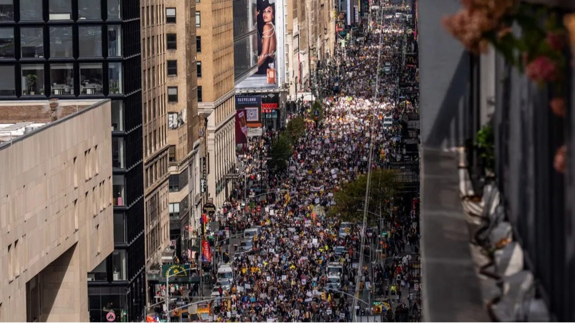 Foto 0034 - Manifestações contra Trump