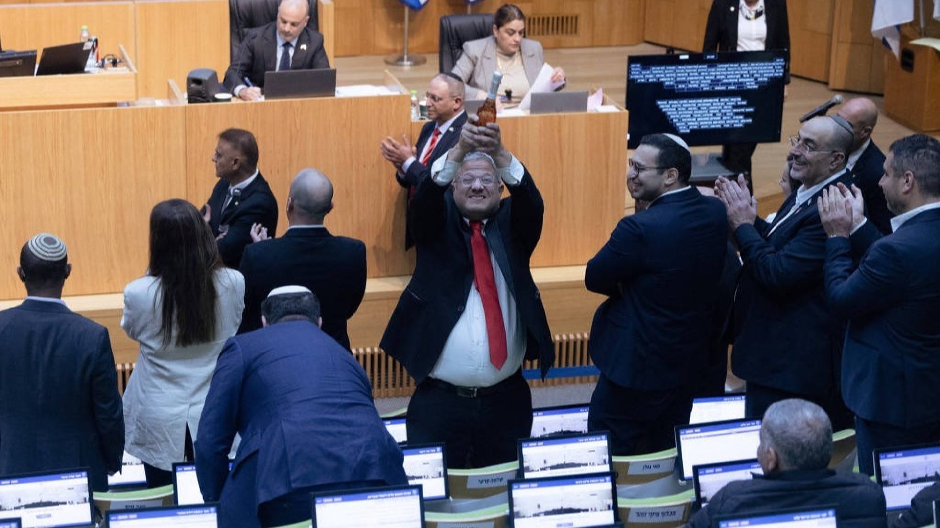 Foto 0042 - Ministro comemora