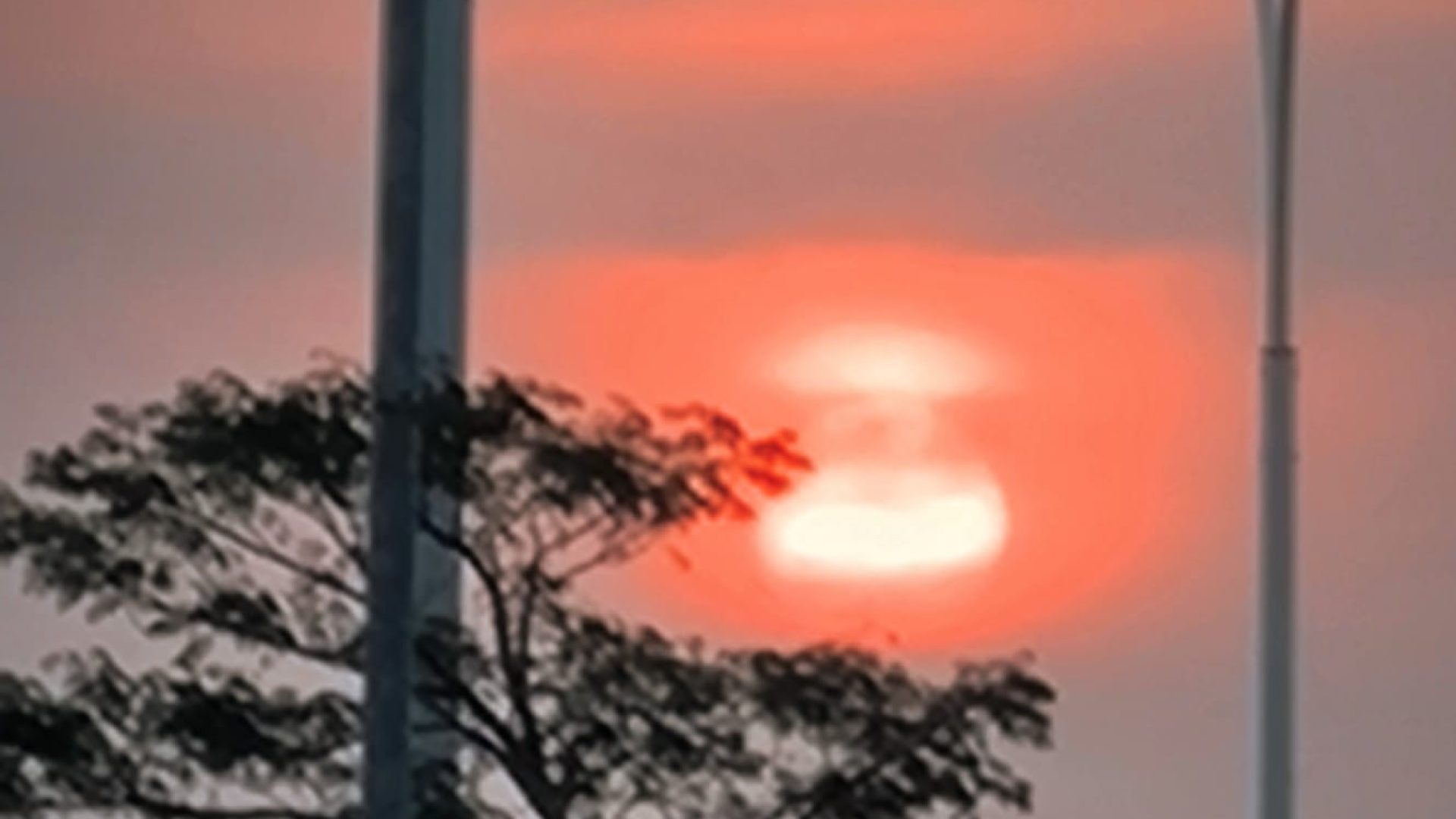 Por do sol na orla do Guaíba, Porto Alegre, RS, 16/08/2024 - Benedito Tadeu César