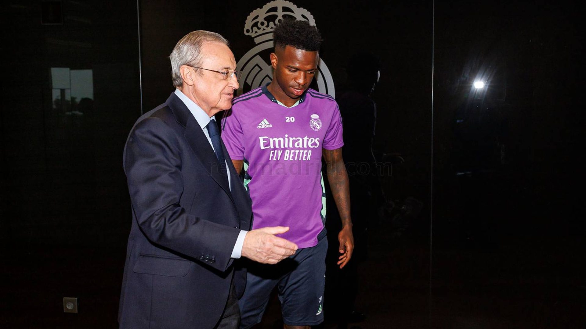 Foto: Presidente do Real Madrid se reúne com Vinicius Jr após ataques racistas - Antonio Villalba/Real Madrid