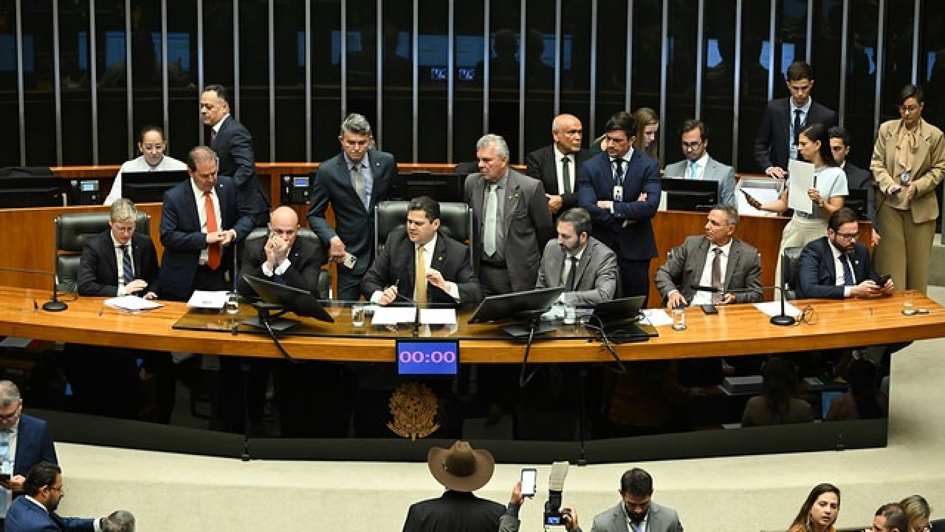 Sessão conjunta examina veto