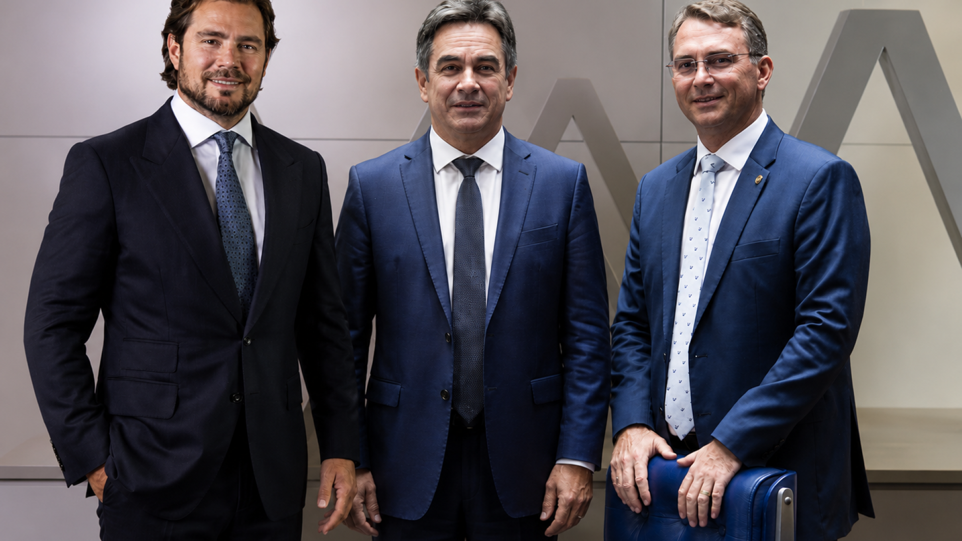 Três amigos: Daniel Vorcaro, Ciro Nogueira e Flávio Bolsonaro - Foto montagem - Foto: Banco Master/Divulgação Foto: Banco Master/Divulgação e Foto dos  senadores Ciro Nogueira e Flávio Bolsonaro (Jefferson Rudy/Agência Senado)