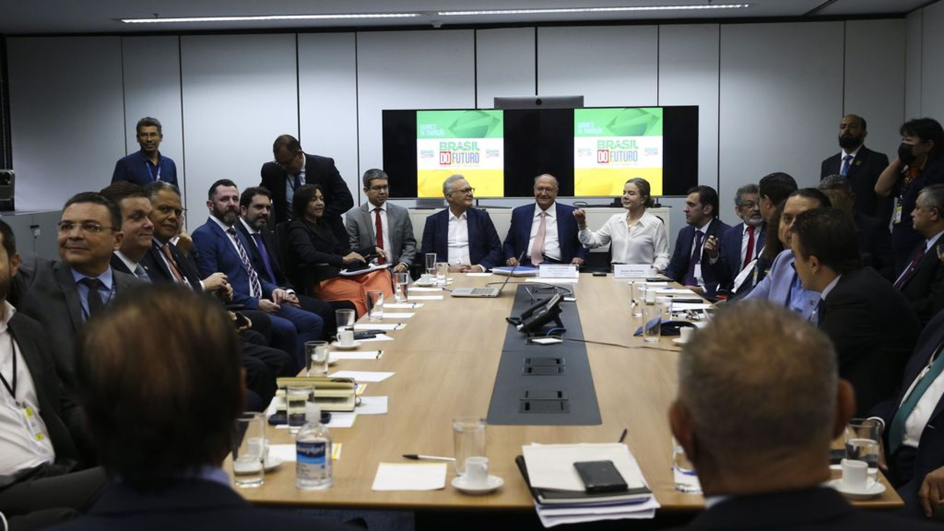 O vice-presidente eleito e coordenador do governo de transição, Geraldo Alckmin, participa da reunião ampliada do Conselho Político da Transição