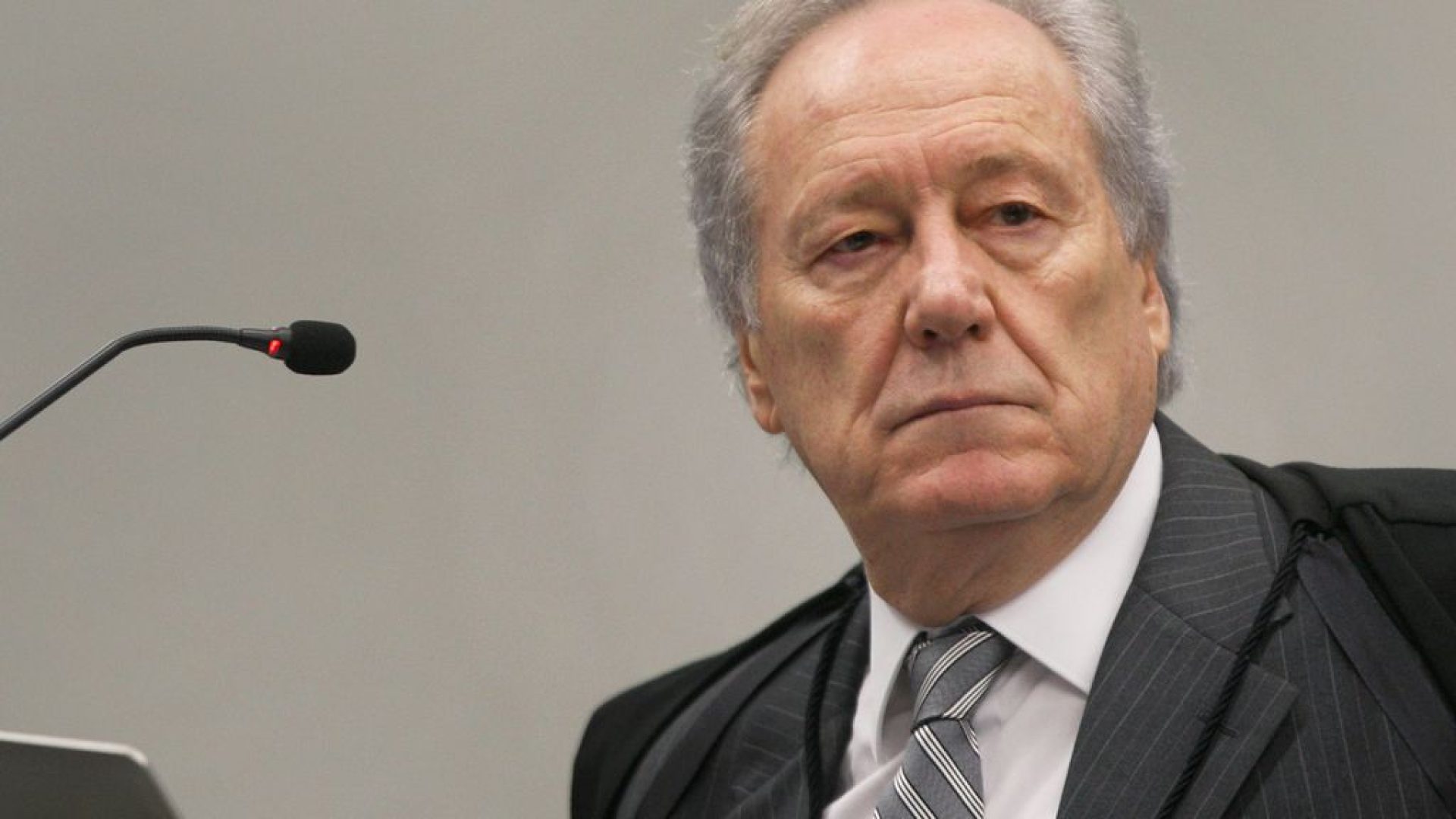 Ministro Ricardo Lewandowski durante sessão da Segunda Turma do STF para jugar ação penal proposta pela Procuradoria-Geral da República (PGR) contra a senadora Gleisi Hoffmann e seu marido, o ex-ministro do Planejamento Paulo Bernardo.