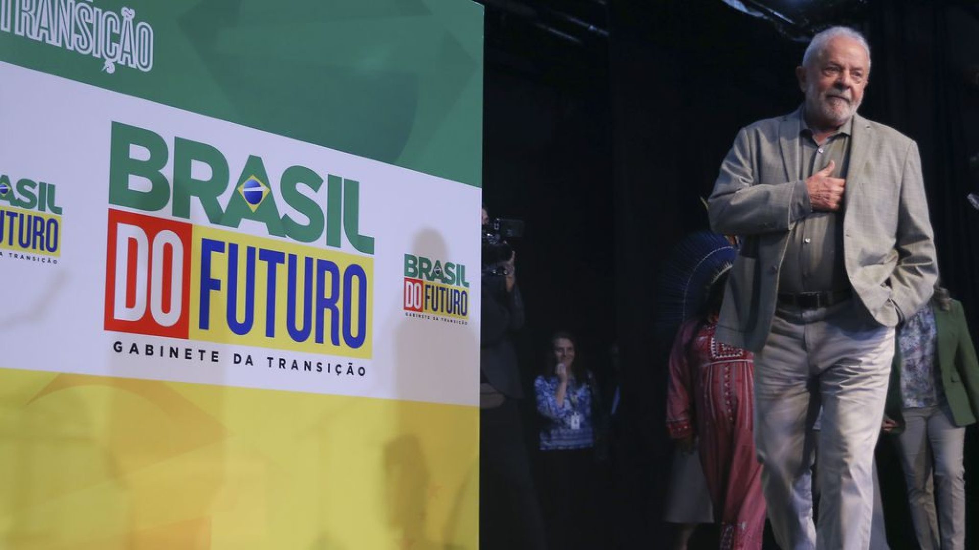 Presidente eleito Luiz Inácio Lula da Silva faz pronunciamento em Brasília