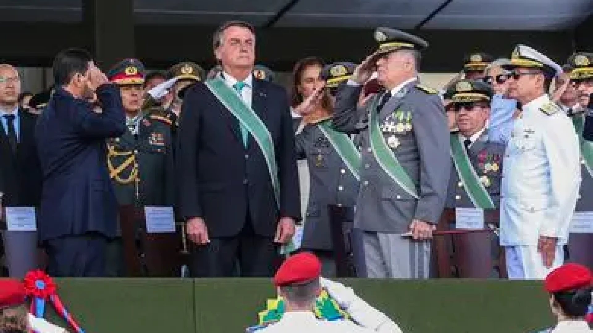 O presidente da República, Jair Bolsonaro participa da cerimônia comemorativa do Dia do Exército, no Quartel-General do Exército, no Setor Militar Urbano, em Brasília em Monitor do Oriente