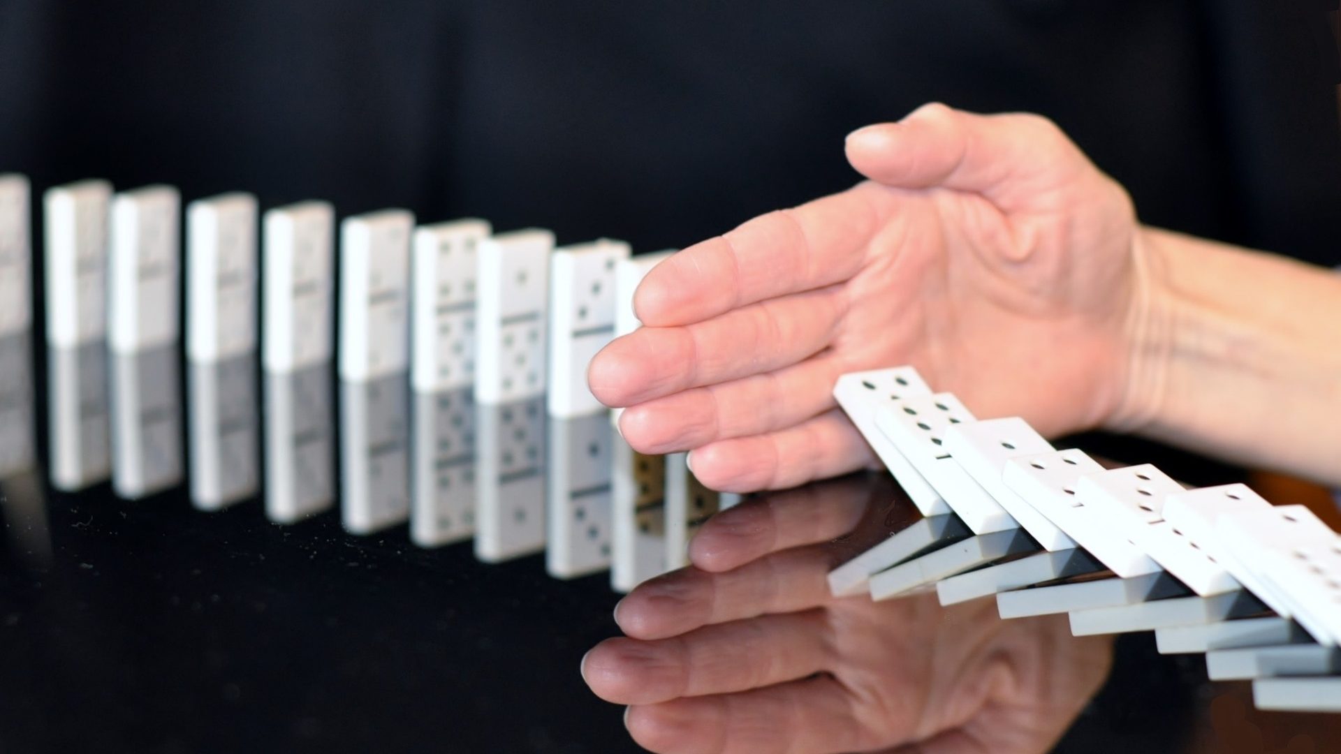 dominoes-665547_1920