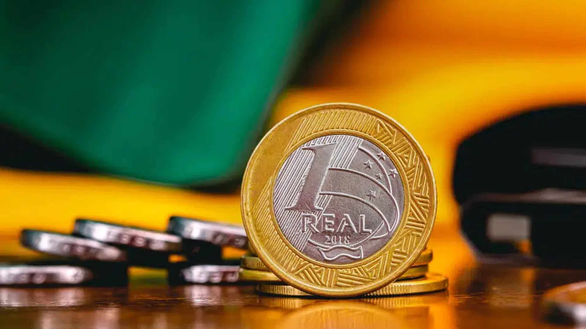 economia-real-o-que-e-como-funciona-e-como-investir.jpg